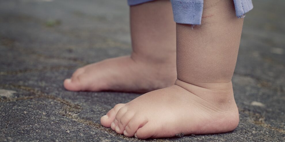 feet-619399_1920