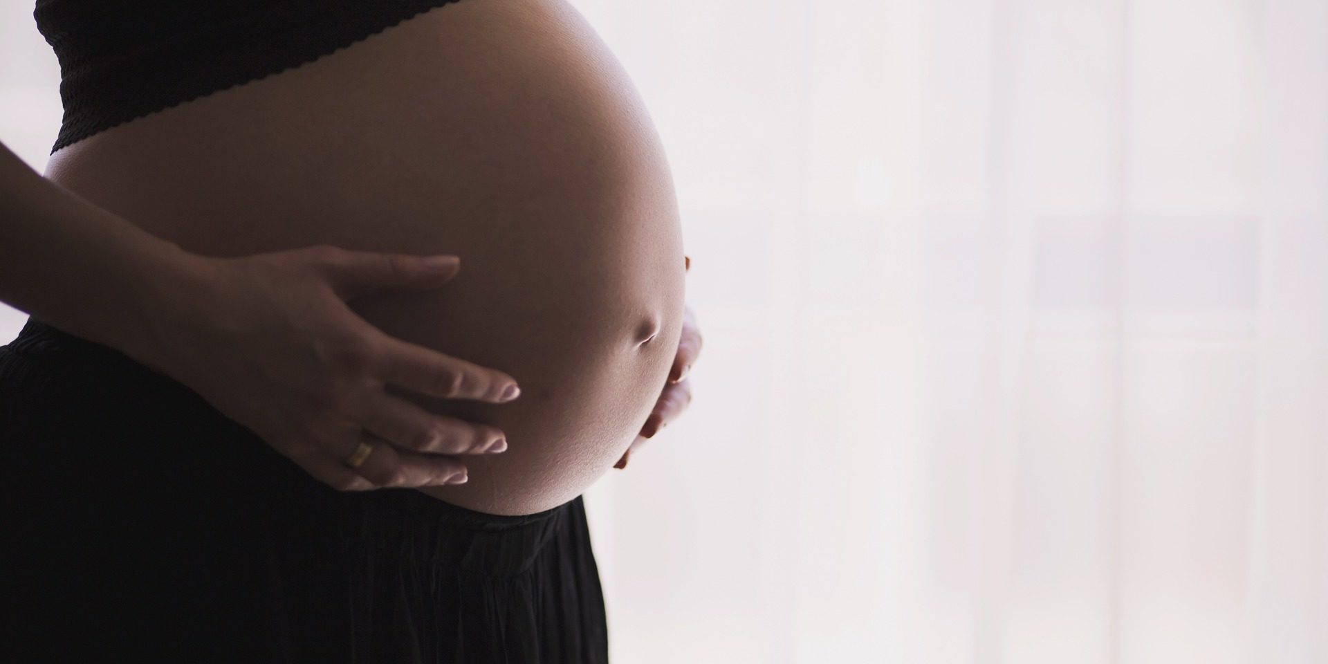 pregnant-1245703_1920